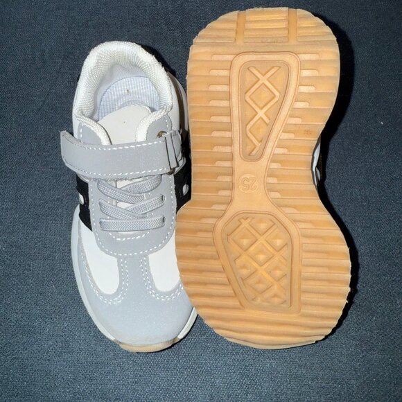 No Brand Size 8C Gray and Black Kids Sneakers - Picture 2 of 2